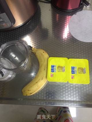 香蕉奶昔的做法步骤：1