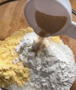 豆沙馅玉米饼的做法步骤：1