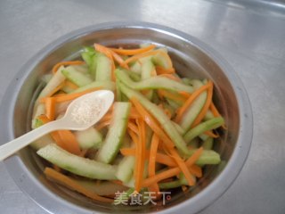 凉拌瓜皮胡萝卜的做法步骤：6