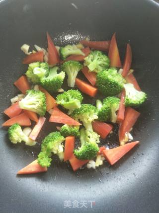 素炒胡萝卜西兰花的做法步骤：5