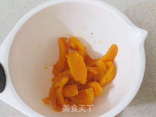 花样面点之【南瓜蝴蝶花卷】的做法步骤：1