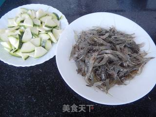 河虾焖南瓜的做法步骤：2