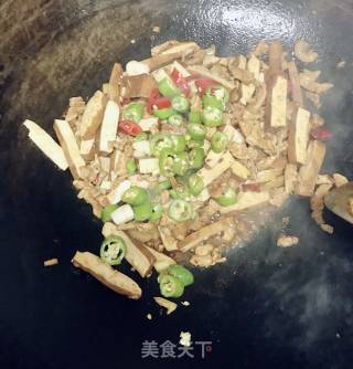 香干炒肉的做法步骤：6