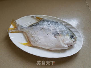 蒜香烧鲳鱼的做法步骤：4