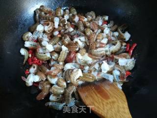 麻辣虾尾的做法步骤：7