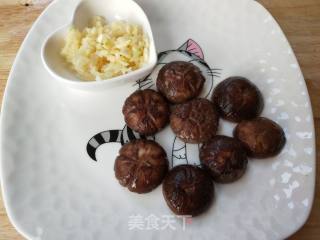 香菇油菜的做法步骤：1