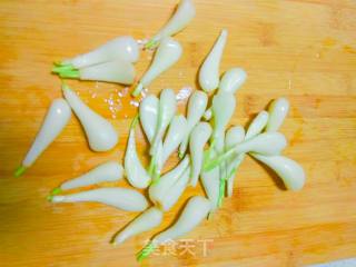 老盐菜拌藠头的做法步骤：1