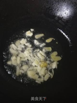 蚝油炒丝瓜的做法步骤：2