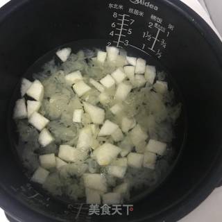 雪梨银耳汤的做法步骤：3