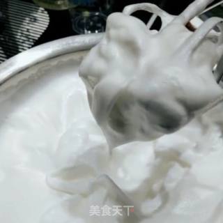 戚风蛋糕卷的做法步骤：9