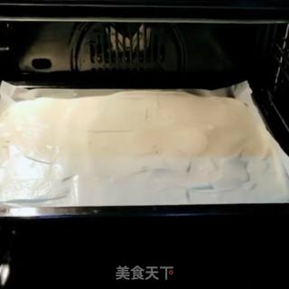 戚风蛋糕卷的做法步骤：13