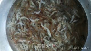 油炸小鲜虾的做法步骤：1