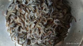 油炸小鲜虾的做法步骤：2