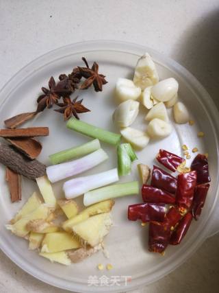 红烧肉土豆的做法步骤：2