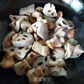 红烧肘肉莲藕的做法步骤：6