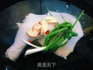 葱香辣子鸡丝的做法步骤：1