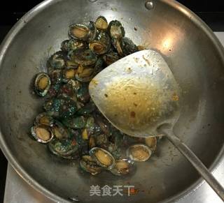 酱爆小鲍鱼的做法步骤：4