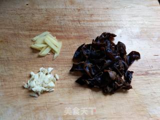 双椒木耳炒肉片的做法步骤：4