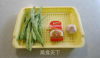 罐头沙甸鱼长扁豆的做法步骤：1