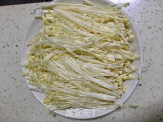 蒜蓉粉丝金针菇的做法步骤：2