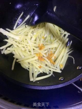 酸辣土豆丝的做法步骤：3