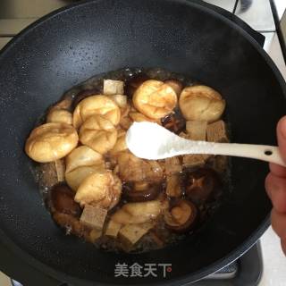 香菇冻豆腐烧面筋的做法步骤：11