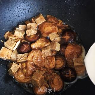 香菇冻豆腐烧面筋的做法步骤：13