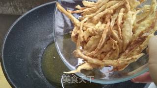 炸素鱼的做法步骤：5