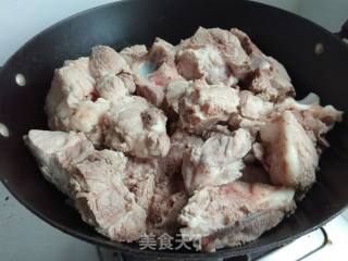 酱骨头的做法步骤：1