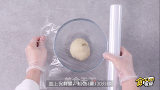 桃花酥的做法步骤：1