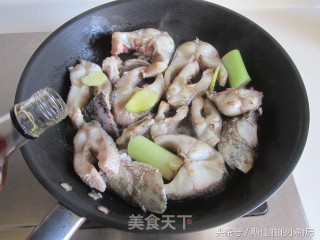 财鱼烧千张结的做法步骤：5