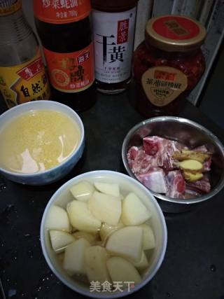 小米土豆蒸排骨的做法步骤：1