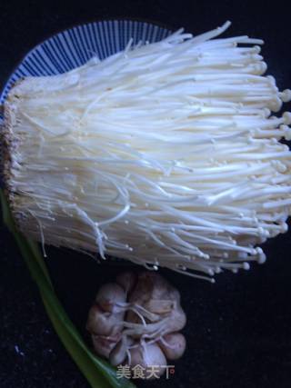 蒜蓉金针菇的做法步骤：1