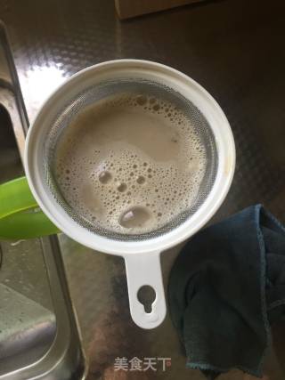 青豆黑豆红枣豆浆的做法步骤：2