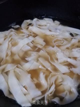 鸡蛋韭菜面的做法步骤：7