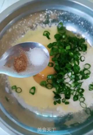 玉米面番茄鸡蛋饼的做法步骤：2