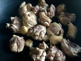香菇炖鸡的做法步骤：3