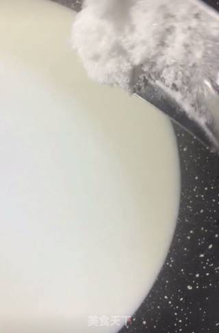芒果牛奶千层底的做法步骤：4