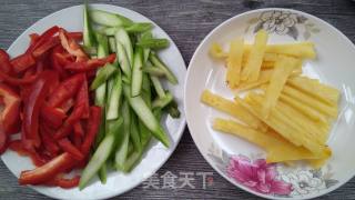 菠萝芦笋炒肉的做法步骤：2