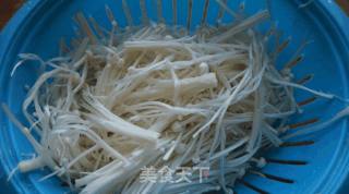 素炒金针菇的做法步骤：1