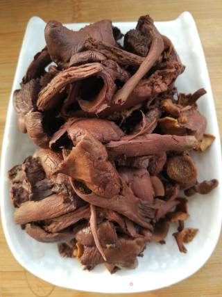 砂锅鸡腿炖蘑菇土豆的做法步骤：1