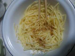 土豆丝饼的做法步骤：2