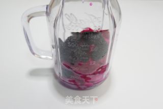 火龙果桑葚汁的做法步骤：3