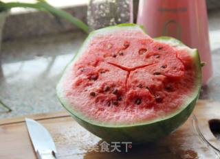 夏日清凉必备饮品—西瓜汁的做法步骤：1