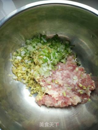 香炸豆腐.香菇.肉丸的做法步骤：4