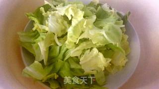 炝拌圆白菜的做法步骤：2