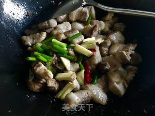 小土豆烧肉的做法步骤：6