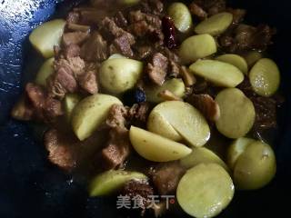 小土豆烧肉的做法步骤：11