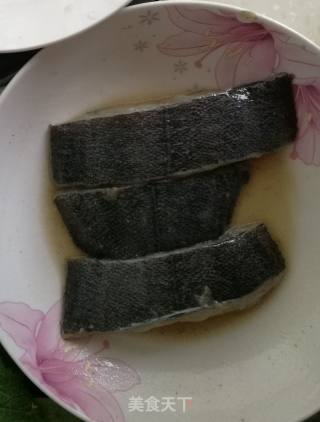 香煎比目鱼的做法步骤：2