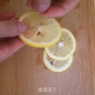 冰爽柠檬水的做法步骤：3